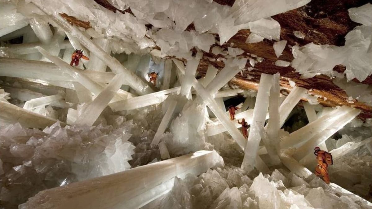 Lieux La Grotte des Cristaux