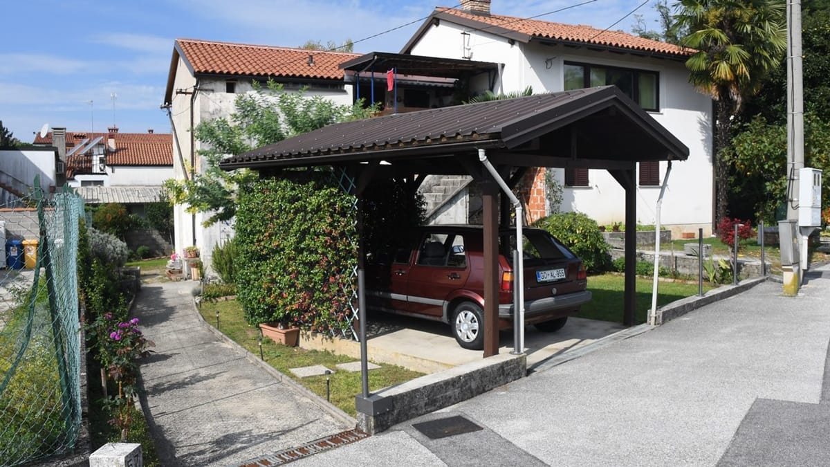 Une maison en Slovénie est cernée par l’Italie
