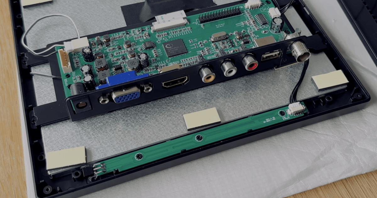 Commodore 1084 MINI : un rêve pour les nostalgiques 3 écran LCD