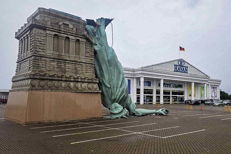 statue de la liberté du magasin havan