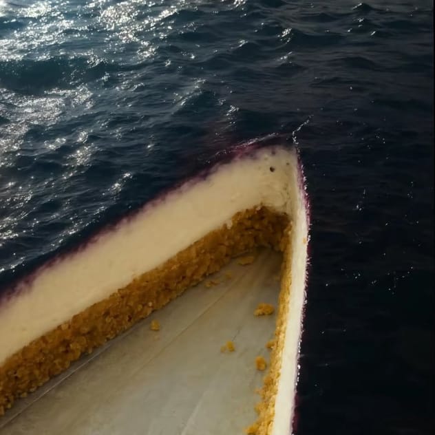 40 illusions d'optiques qui jouent avec votre cerveau 32 un gateau dans locean