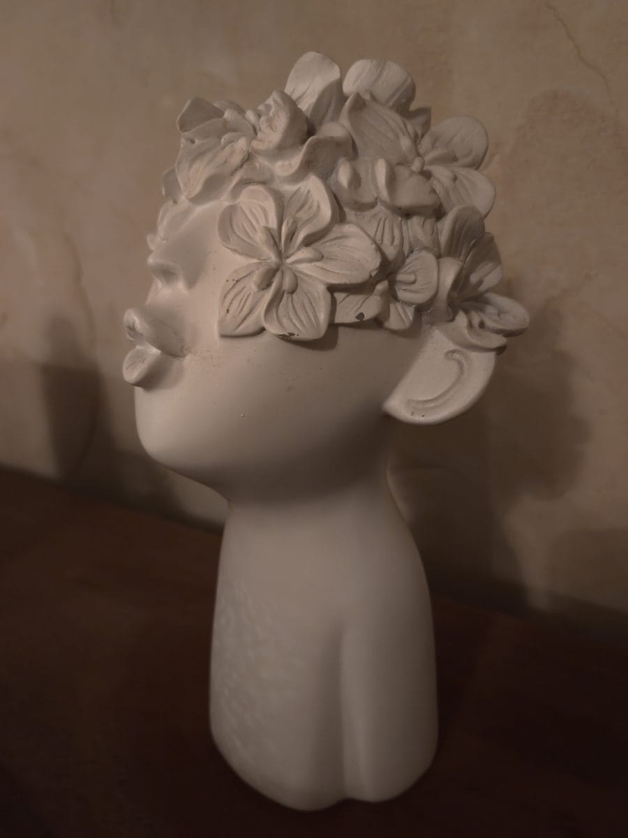 realme gt pro 8 statue